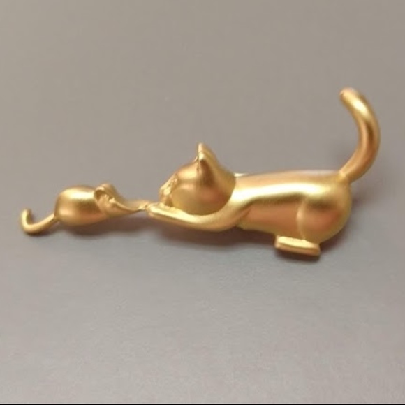 No brand Jewelry - Cat Chasing Playing Mouse Pin Brooch Goldtone No brand Jewelry - Cat Chasing Playing Mouse Pin Brooch Goldtone
